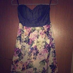 Darling sleeveless sundress!